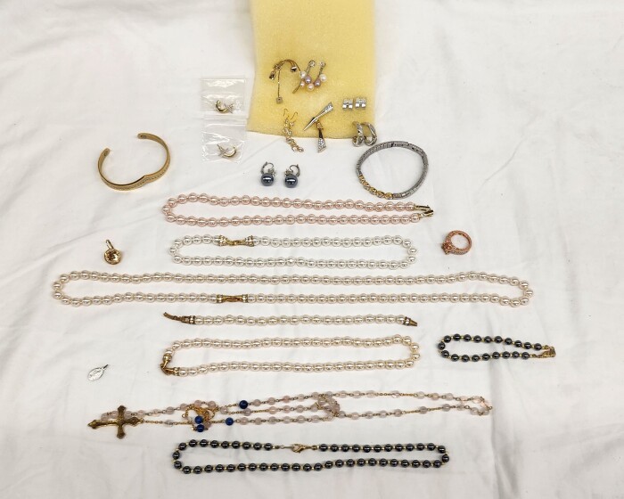29 - Modeschmuck -Bild 1.jpg