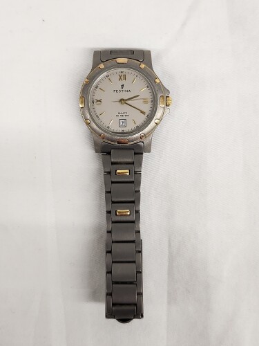 33 - Armbandhur -Bild 2.jpg