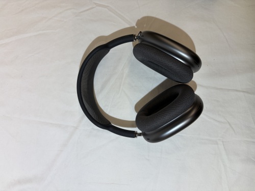 Airpods 1.jpeg