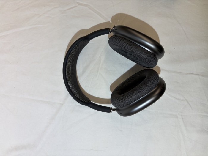 Airpods 1.jpeg